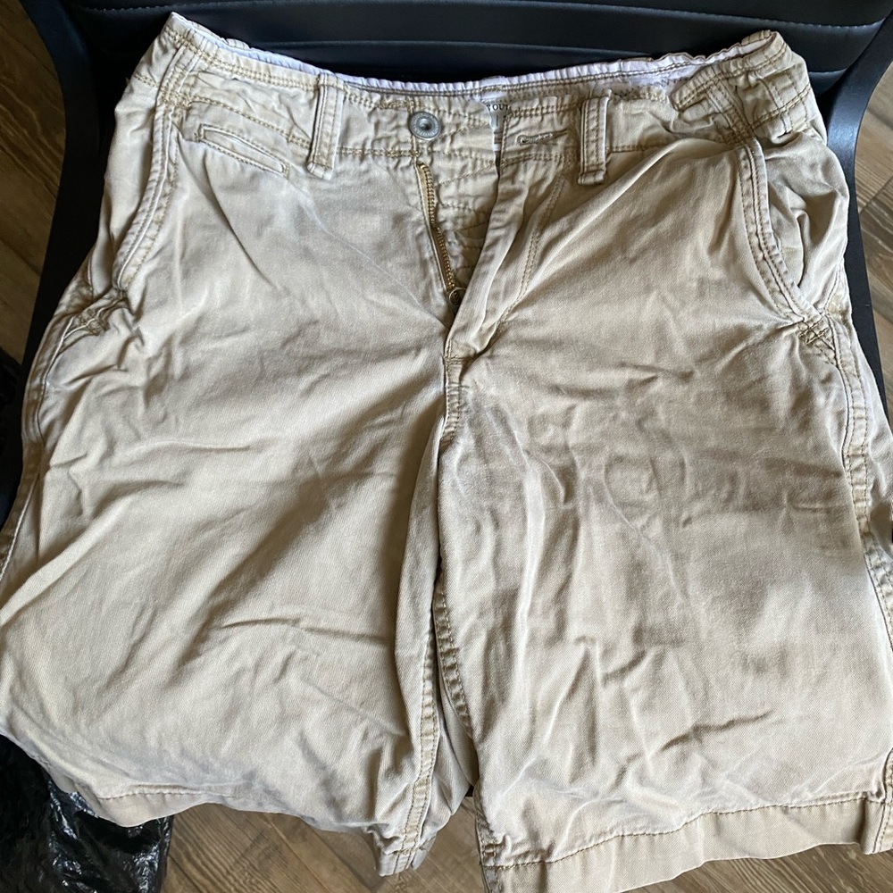 American eagle men’s tan shorts